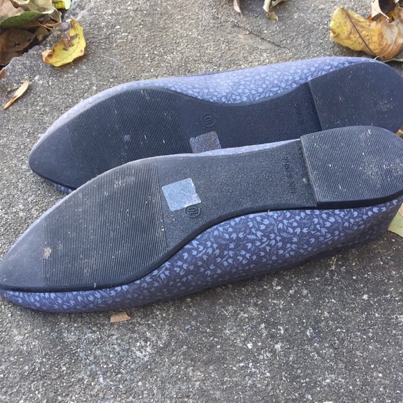 Women's Gap Floral Denim Pattern Flats Size 10M - Picture 3 of 3